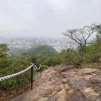Urban Views and Unique Rock Formations at Jinmian Mountain and Scissors Rock