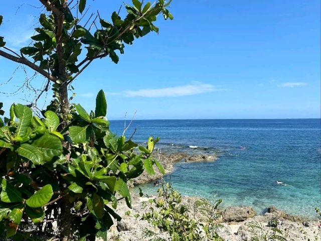 🌊 藍天碧海間的勇者試煉｜小琉球「厚石魚澳」浮潛天堂與跳海熱點