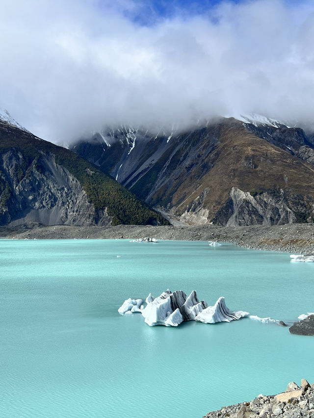 《冰河盡頭的靜謐藍：Tasman Glacier Track》 ❄️🏞