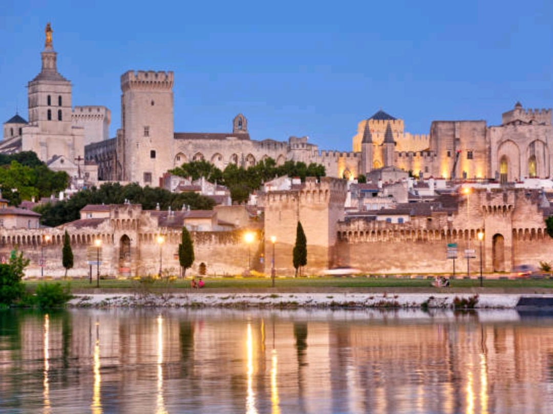 🏰 Avignon, Pháp: Thành phố của thời Trung cổ và nghệ thuật