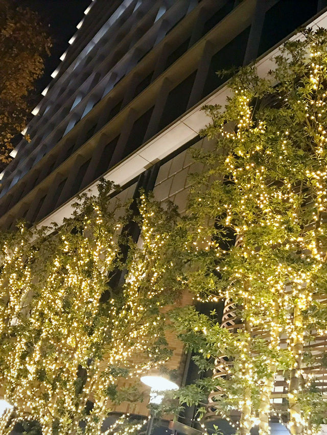 企業を巻き込んだ「丸の内・大手町」のクリスマスツリー 装飾傾向