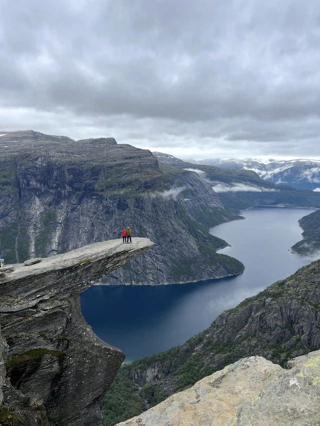 【命がけの絶景】トロルの舌で味わう達成感と感動の一枚📸🧗‍♀️