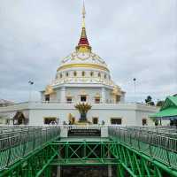กราบพระพุทธบาทเมืองโยนก : วัดพระธาตุดอยสะเก็ด