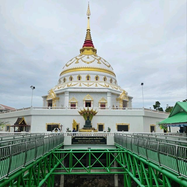 กราบพระพุทธบาทเมืองโยนก : วัดพระธาตุดอยสะเก็ด