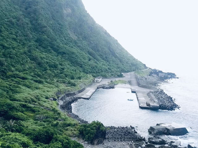 🌊「海的盡頭,是原始與自由的呼吸。」 🌊「海的盡頭,是原始與自由的呼吸。」