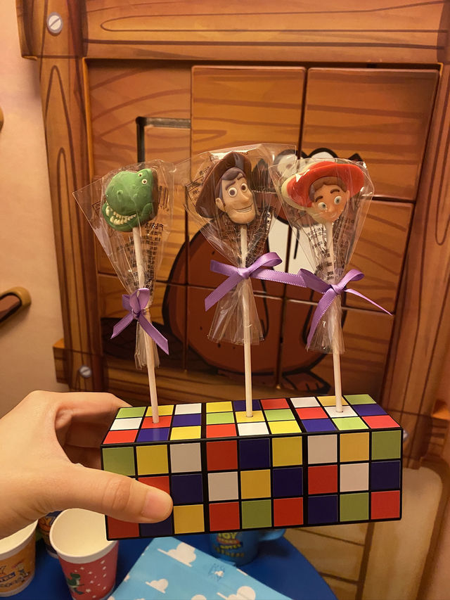Toy Story Hotel เติมเต็มความฝันวัยเด็ก :)