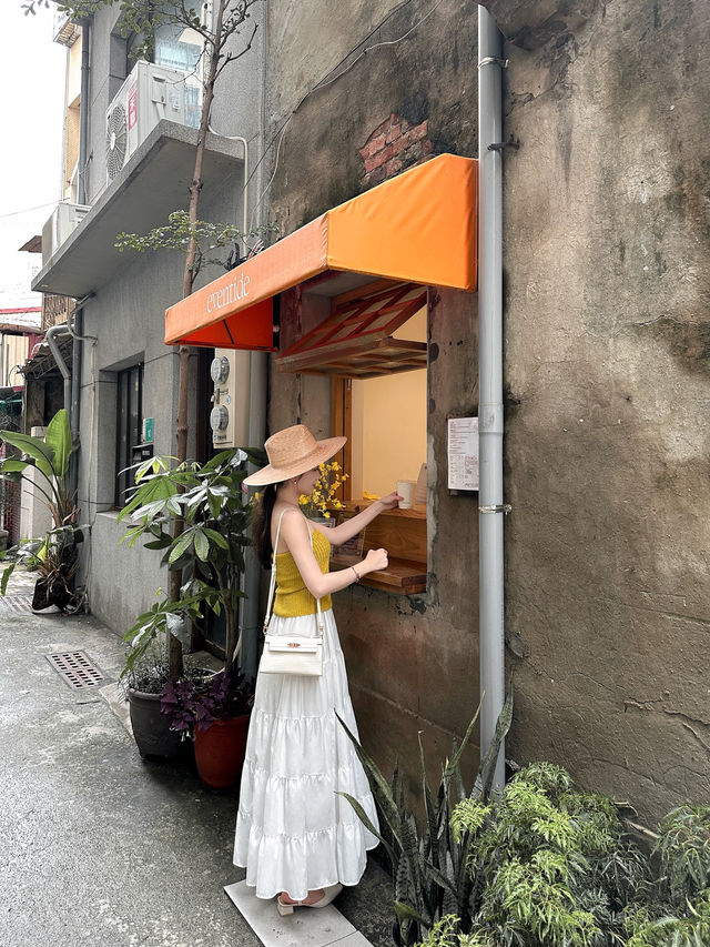 台南｜小巷裡發現老洋房花藝咖啡廳