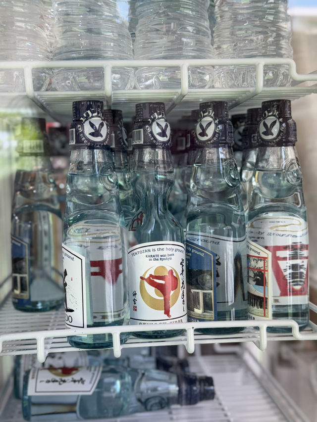 沖繩|沖宮御神酒——透明瓶中盛載清澈神力,從供奉到攜行,將信仰化作日常的守護 沖繩|沖宮御神酒——透明瓶中盛載清澈神力,從供奉到攜行,將信仰化作日常的守護