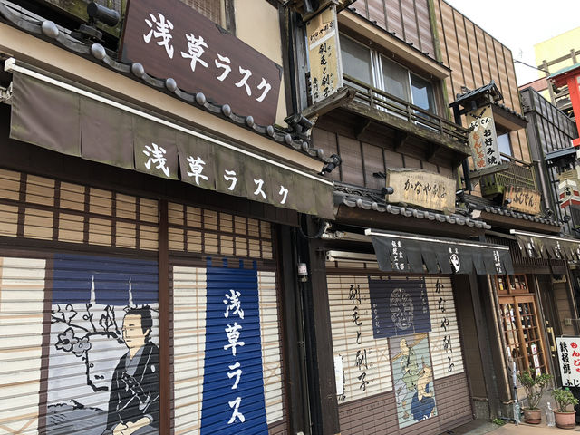 Morning stroll in Asakusa: Timeless Charm of Sensoji Temple⛩️
