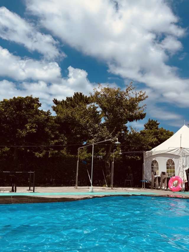 Retro Charm Meets Seaside Solitude