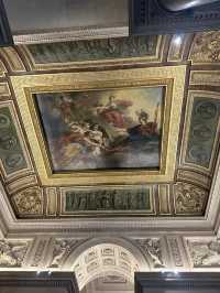 🖼️ Louvre Museum: A Timeless Treasure in the Heart of 