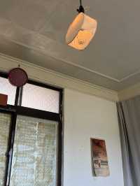 在鐵道邊安靜生活一個下午：工作室咖啡庭的慢步調美好