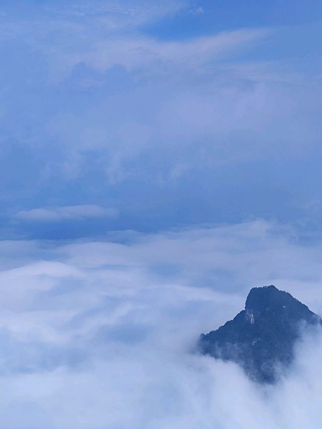 Гора Тяньмэнь прекрасна даже в тумане! Гора Тяньмэнь прекрасна даже в тумане!