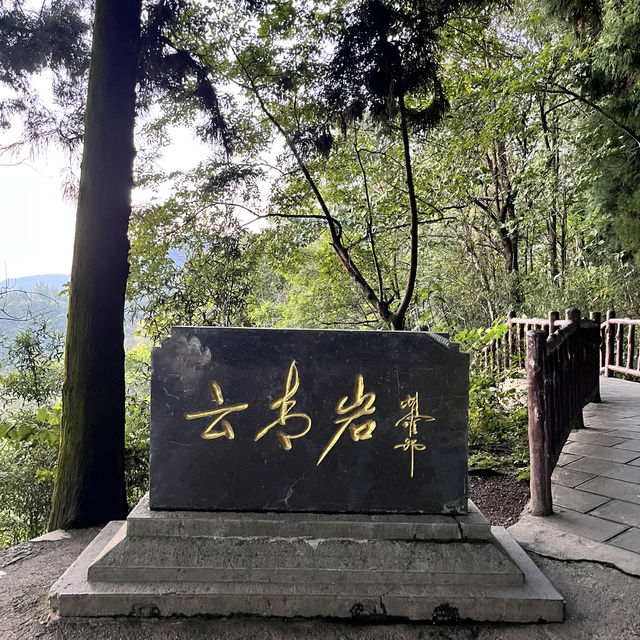  Zhangjiajie East Gate — A One-Day Journey Through Peaks, Clouds & Surprises