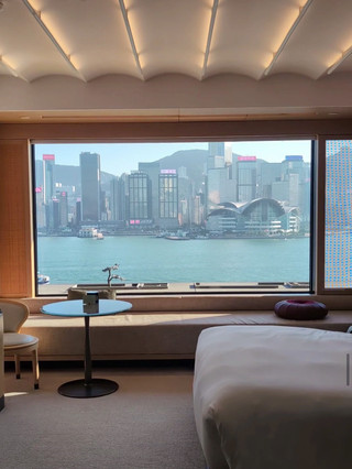 居家度假理想選擇：香港麗晶酒店－海景與靜謐奢華氛圍🌊✨