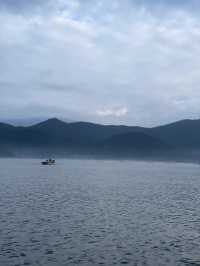 瀘沽湖晨霧|霧裡的湖光與水性楊花