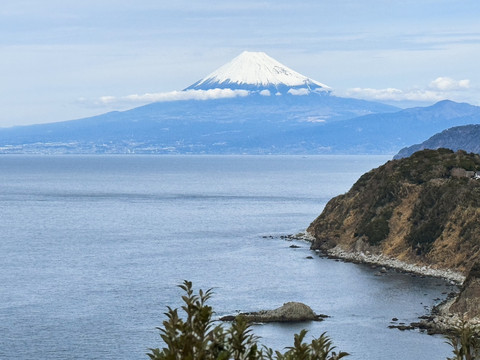 A Day by the Sea and Mountains: A Clear Encounter with West Izu