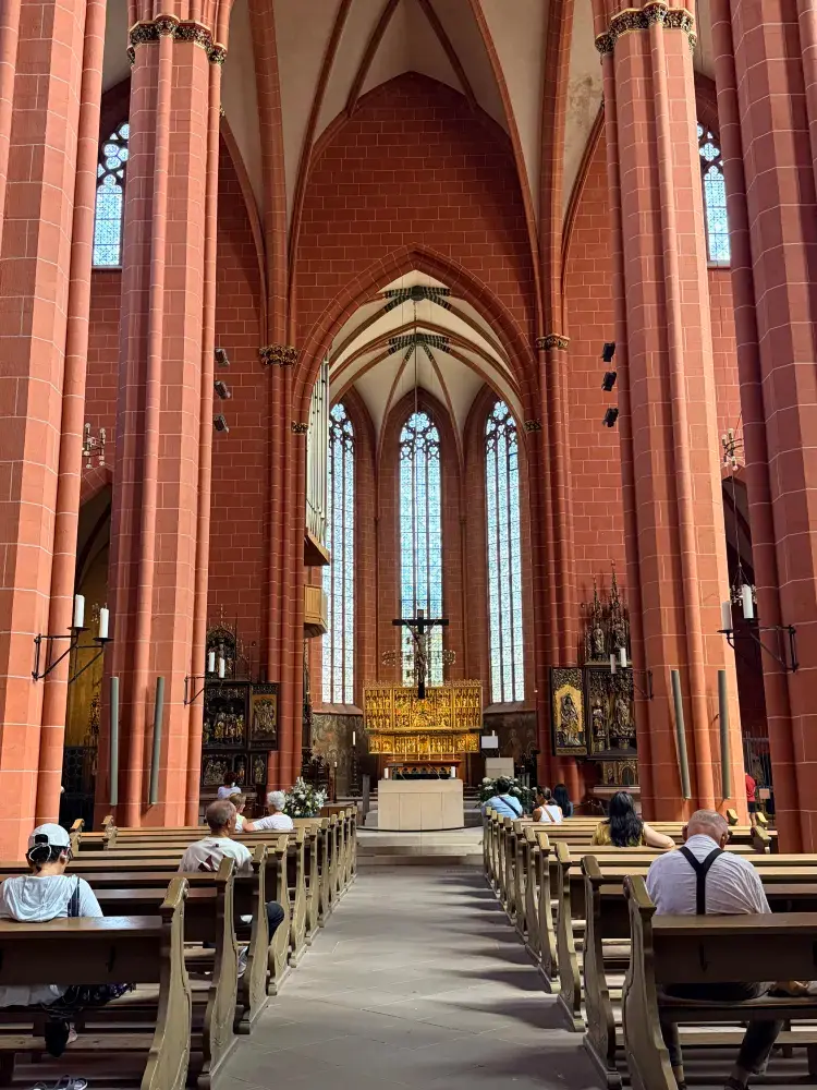 🇩🇪⛪️ フランクフルトの象徴的な大聖堂をお見逃しなく✨