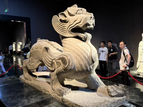 洛陽博物館 - 石蕪丙 | 千年を生き抜いた守護獣 | Trip.com 洛陽