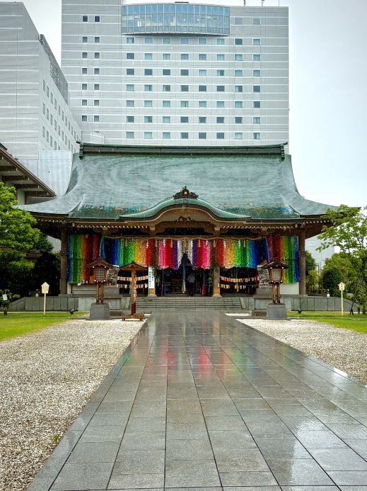 カラフルな折り鶴に包まれる、福井の穴場神社「佐佳枝廼社」 | Trip