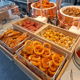 ร้านสวยขนาดนี้ บุฟเฟต์ข้าวแกงหัวละ 120 บาทเอง!