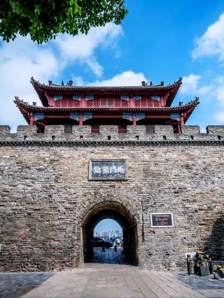"Xiangyang, the Unyielding City": A Must-Visit! A Complete Guide to the History and Culture of China's First Ancient City 🕌️