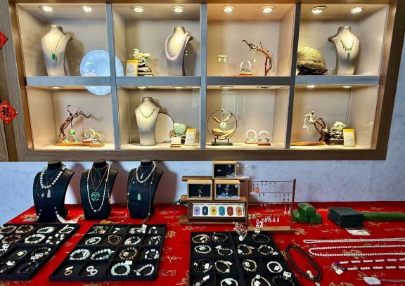 宝翠宮翡翠博物館｜エメラルドグリーンの美しき世界 | Trip.com 中国