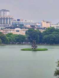 A romantic walk by the Hanoi lake 