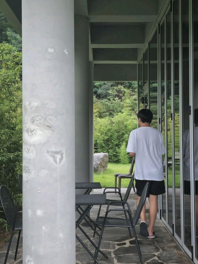 자연과 조화를 이루는 카페