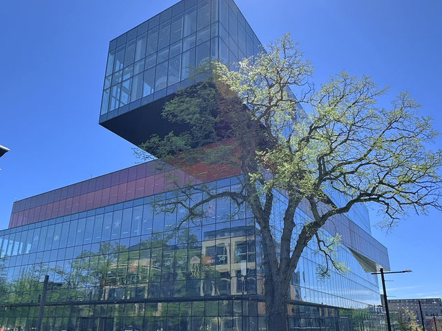 Halifax에서 가장 현대적이고 특이한 Halifax Central Library