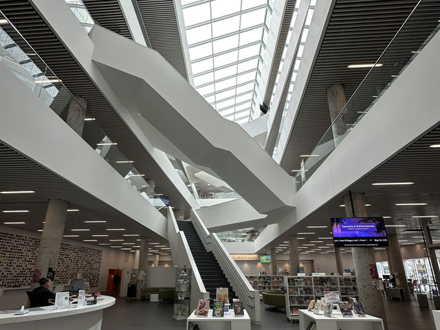 Halifax에서 가장 현대적이고 특이한 Halifax Central Library