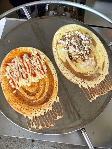 具材が溢れ出す回転鉄板クレープ「Muse Crepe」 | Trip.com チャンタブリー