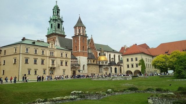 Krakow Chronicles: A Polish Tapestry 🏰🇵🇱