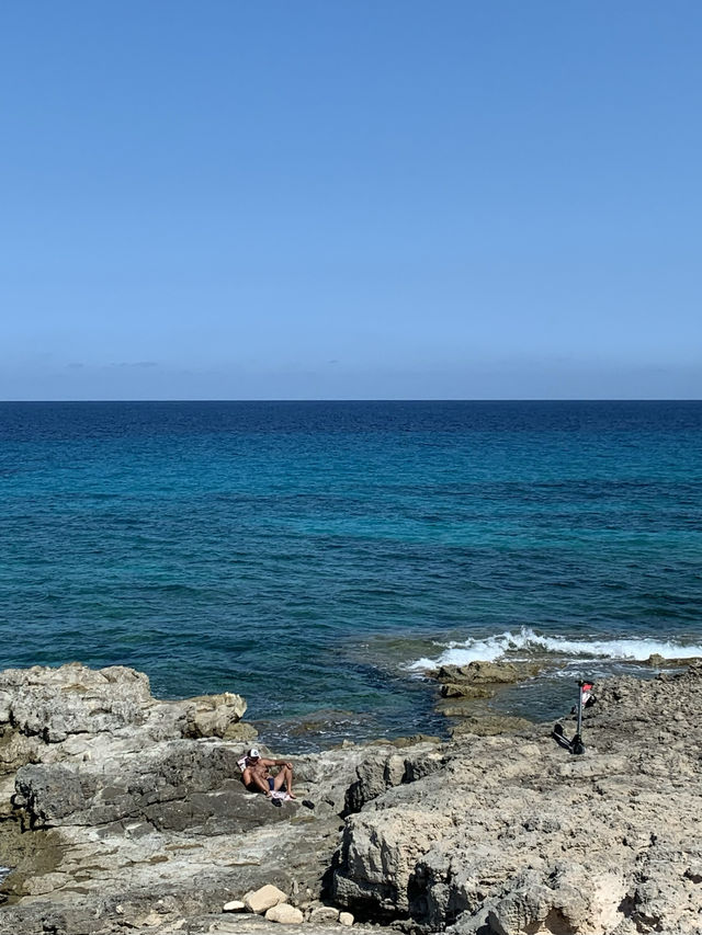 🇪🇸 여름휴가로 좋은 포르멘테라의 인생샷 스팟!... | 트립닷컴 Sant Ferran de ses Roques 🇪🇸 여름휴가로 좋은 포르멘테라의... 