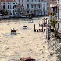 水上威尼斯：浪漫的船之旅 -Venice on Water: A Romantic Boat Journey
