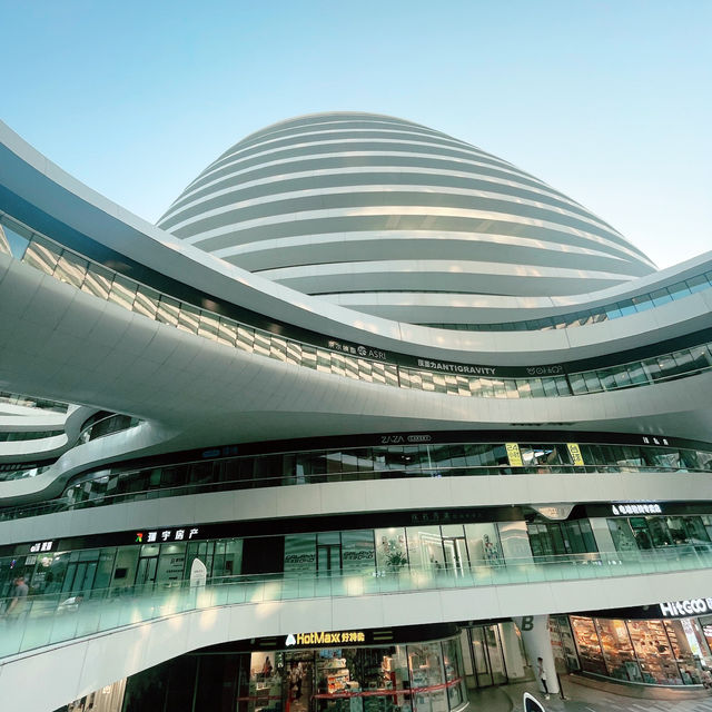 FUTURISTIC SHOPPING HAVEN