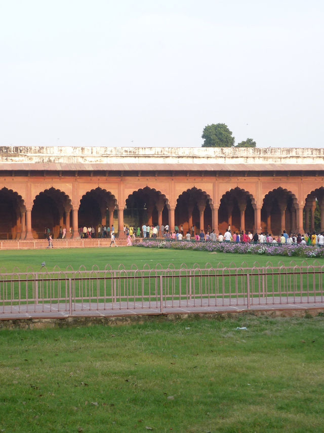 Exploring the Red Fort: A Majestic Symbol of Mughal Architecture