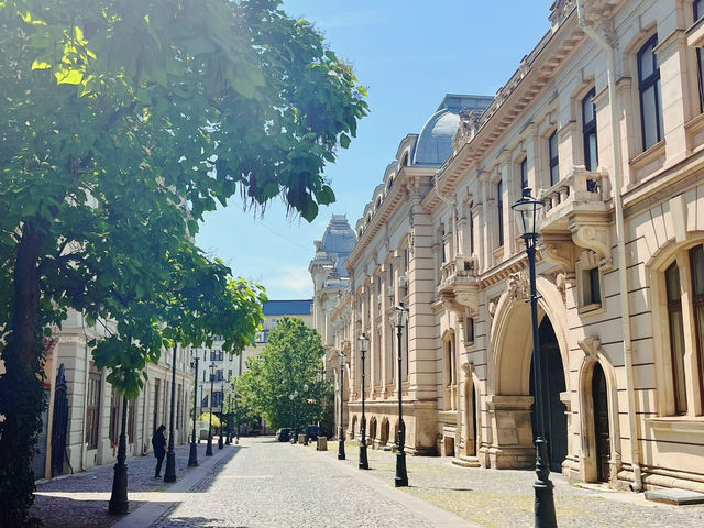 🇷🇴 Bucharest’s Old Town & a Hotel That’s Pure Gold ✨