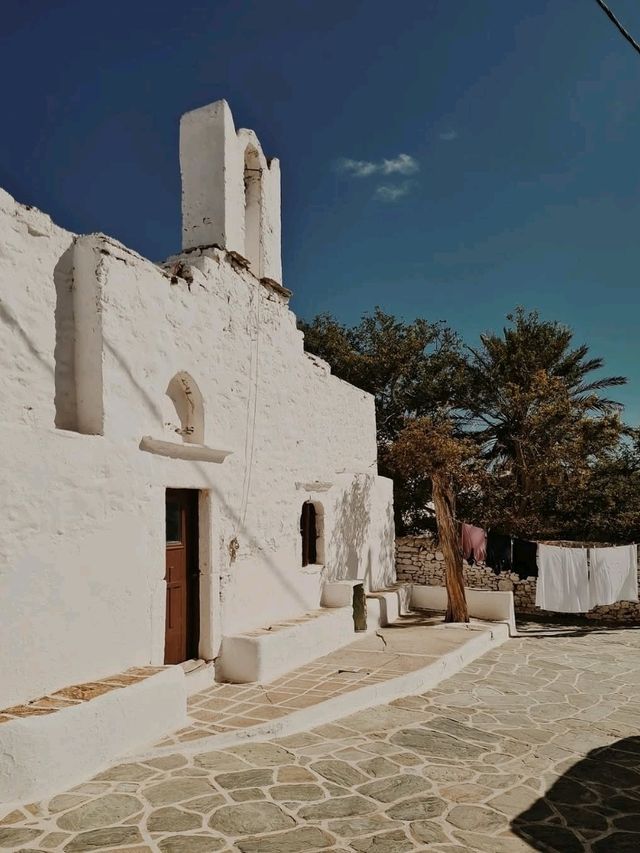  🌊 Folegandros: A Cliffside Haven of Tranquility and Authentic Cycladic Beauty 🇬🇷✨
