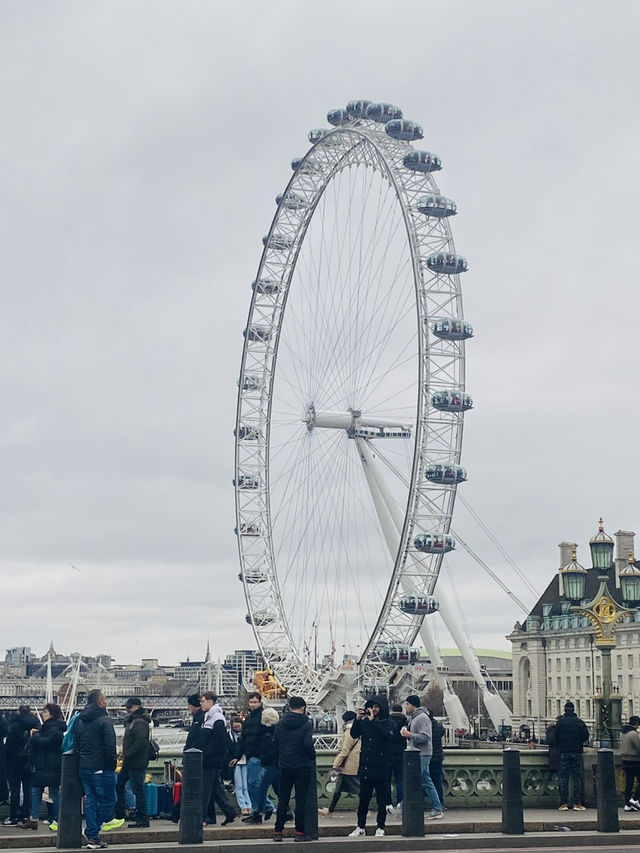 A Magical Christmas Stroll Through London