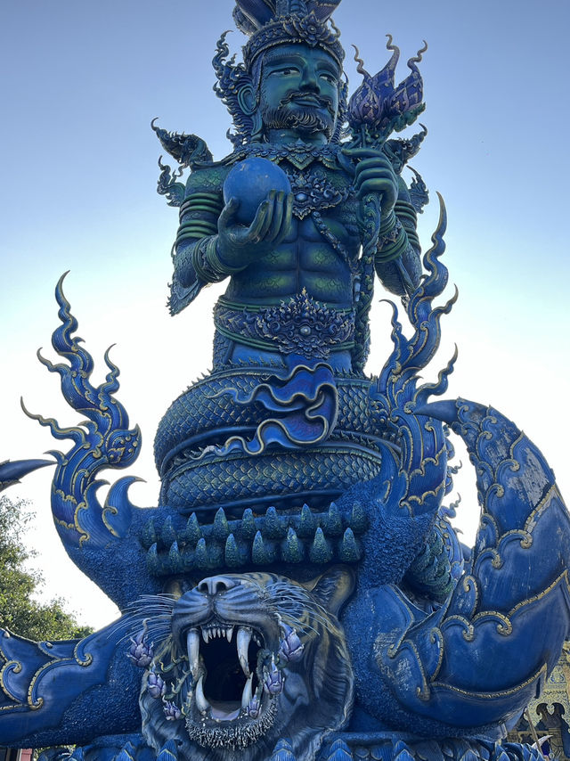 Blue Temple – Wat Rong Suea Ten, Chiang Rai