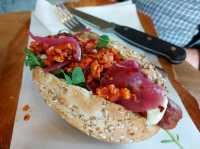 ร้านที่ยกระดับ Hot dog  เป็น Haute Dog สุดครีเอท