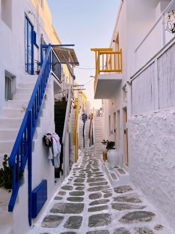 🌸 ギリシャ、ミコノス島の夢のような春：太陽と静寂が出会う場所