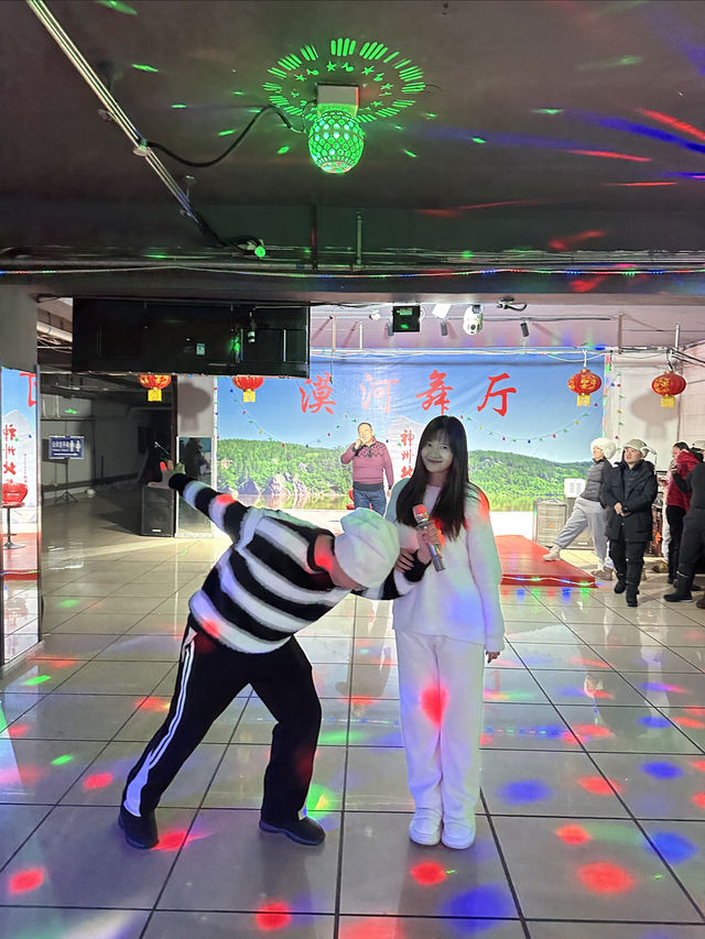 三千里 偶然見過你，花園裡 有裙翩舞起
