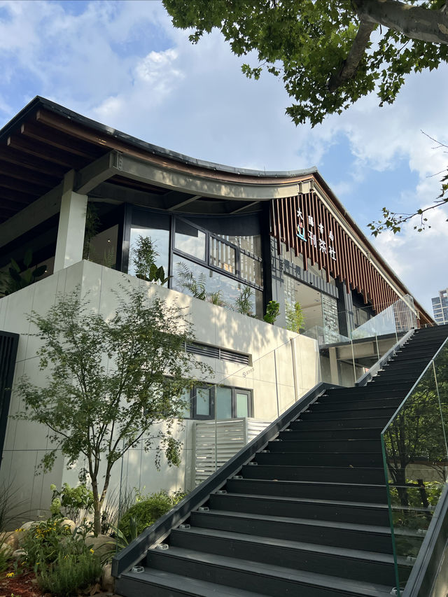 國內首家期刊主題書店