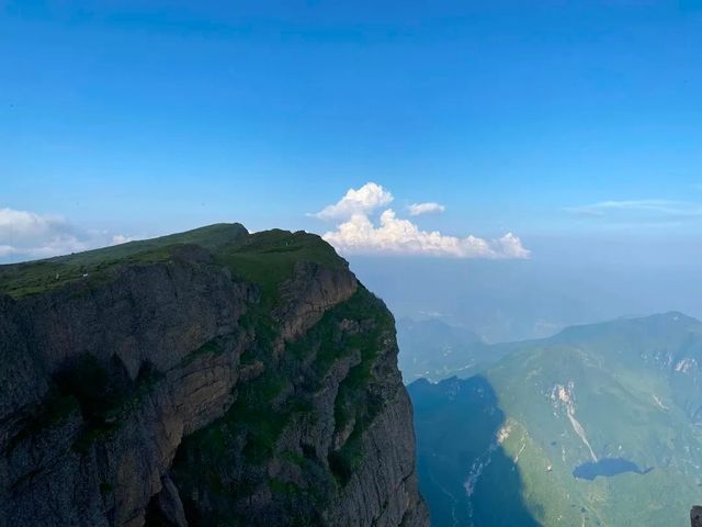 地球的邊緣：涼山州雷波龍頭山大斷崖