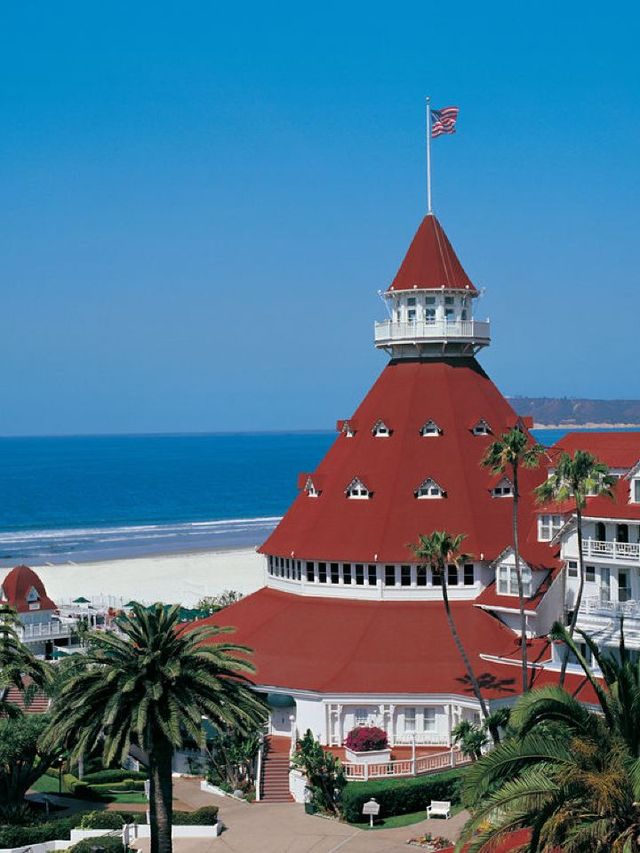 🌴🛏️ Coronado's Coastal Charm: Beachside Bliss & Luxury 🌊