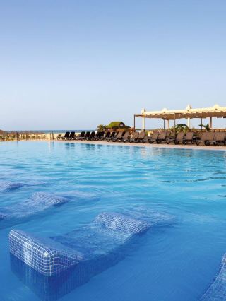 🌴🏖️ Boa Vista Bliss: Hotel Riu Touareg's Tropical Getaway 🌞🍹