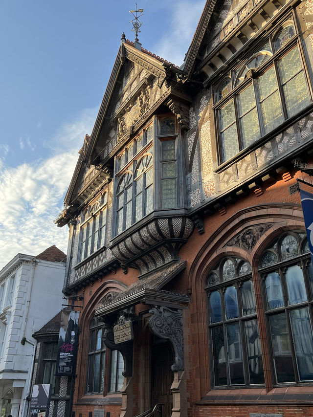 Canterbury is a small town in UK 🇬🇧 check out the nature 🩷