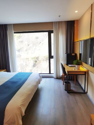 Go to Shuiyinhe for rafting, and I recommend this hotel in the mountains